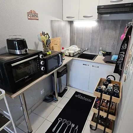Fermee Grande Terrasse Ombragee Piscine Port Parc Gare Apartmán