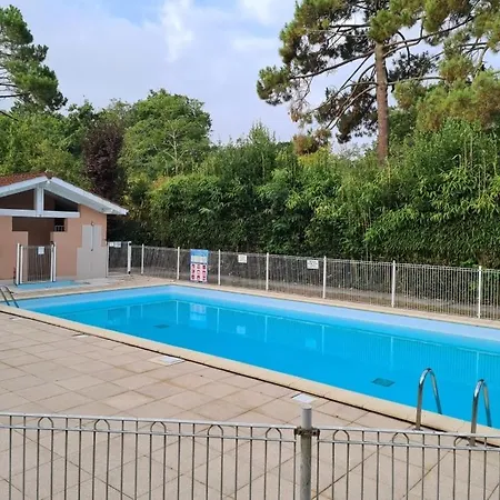 Fermee Grande Terrasse Ombragee Piscine Port Parc Gare