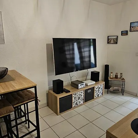 Apartmán Fermee Grande Terrasse Ombragee Piscine Port Parc Gare *